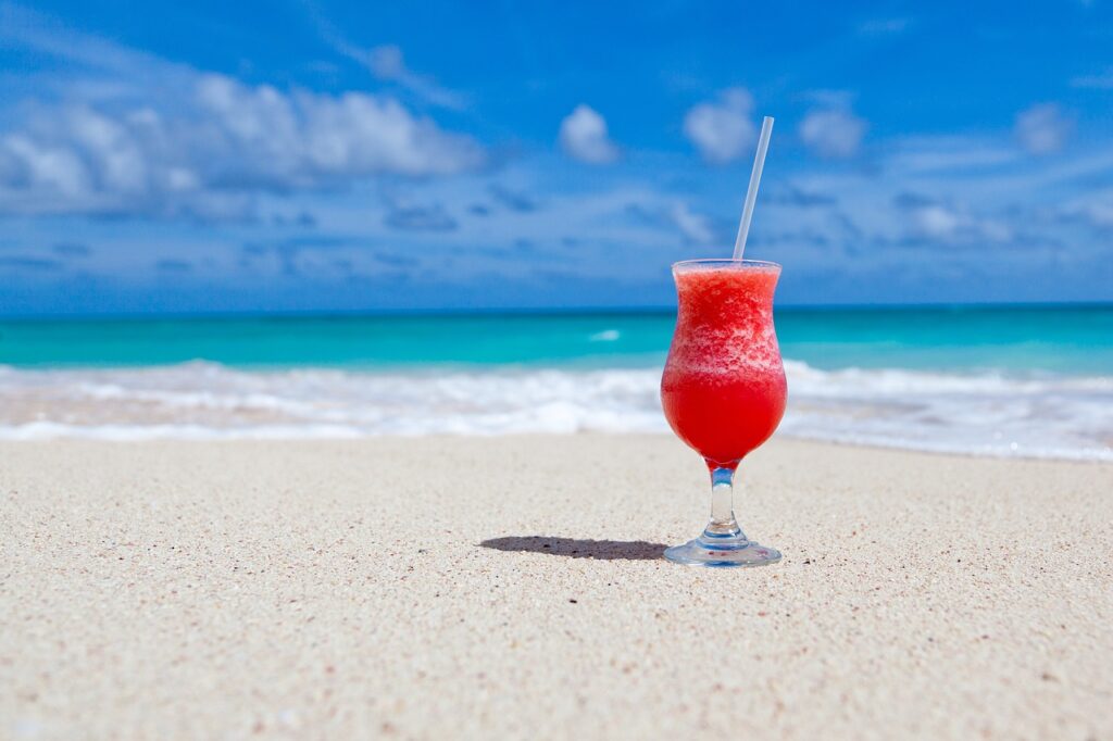 Sommer Getränk Strand Wellen Urlaub Handy am Strand vor Diebstahl schützen Geniale Ideen
